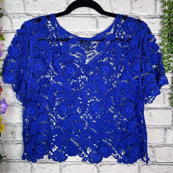 ^🌼3/$30🌼Express Royal Blue Crocheted Lace Short Sleeve Top Size Medium - Picture 11 of 14
